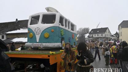 <p>Rosenmontagszug in Bütgenbach [Teil 2]</p>
