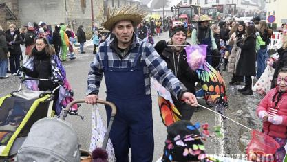 <p>Rosenmontagszug in Bütgenbach [Teil 2]</p>
