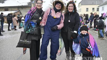 <p>Rosenmontagszug in Bütgenbach [Teil 2]</p>
