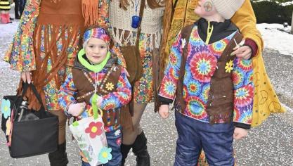 <p>Rosenmontagszug in Bütgenbach [Teil 2]</p>
