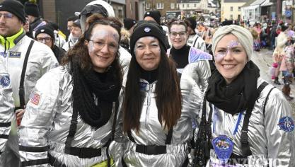 <p>Rosenmontagszug in Bütgenbach [Teil 2]</p>

