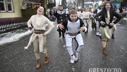 <p>Rosenmontagszug in Bütgenbach [Teil 3]</p>
