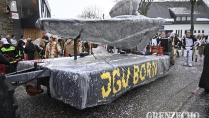 <p>Rosenmontagszug in Bütgenbach [Teil 3]</p>
