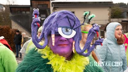 <p>Rosenmontagszug in Oudler [Teil 1]</p>
