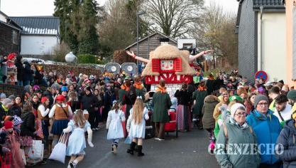 <p>Rosenmontagszug in Oudler [Teil 1]</p>
