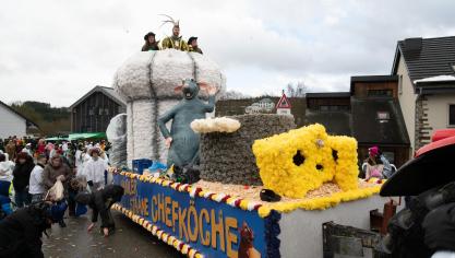 <p>Rosenmontagszug in Oudler [Teil 2]</p>
