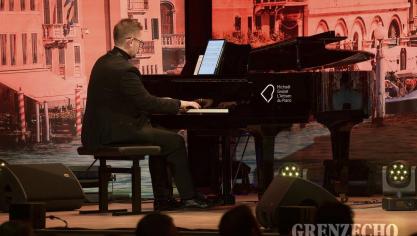 <p>Serge Bosch beim Benefizkonzert in Eupen</p>
