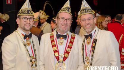 <p>Fest Rot-Gelb (Goldene Feder)</p>
