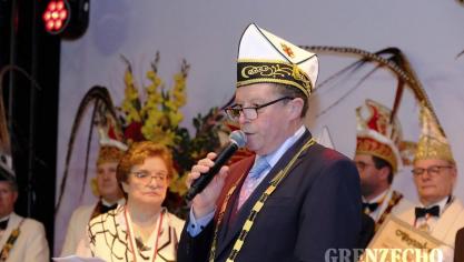 <p>Fest Rot-Gelb (Goldene Feder)</p>

