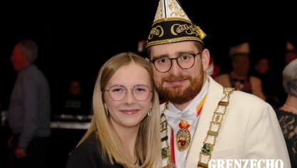<p>Fest Rot-Gelb (Goldene Feder)</p>
