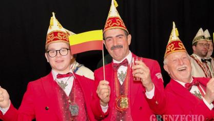 <p>Fest Rot-Gelb (Goldene Feder)</p>
