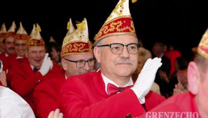 <p>Fest Rot-Gelb (Goldene Feder)</p>
