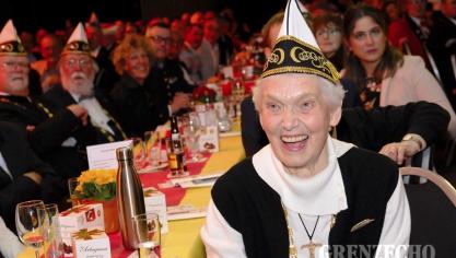 <p>Fest Rot-Gelb (Goldene Feder)</p>
