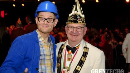<p>Fest Rot-Gelb (Goldene Feder)</p>
