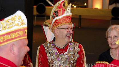 <p>Fest Rot-Gelb (Goldene Feder)</p>
