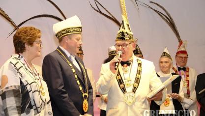<p>Fest Rot-Gelb (Goldene Feder)</p>
