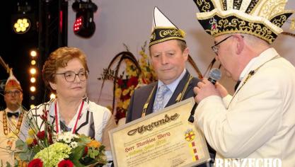 <p>Fest Rot-Gelb (Goldene Feder)</p>
