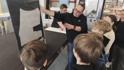 <p>Platz den Kindern</p>
