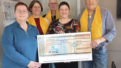 <p>Scheckübergabe in Montenau: v.l.n.r. Monika Schröder-Reuter (Präsidentin der VoG Hilfe für Krebskranke im Süden Ostbelgiens), Katrin Kohnen (Schriftführerin Passio), Rudi Kohnen (Vizepräsident Passio), Nadine Elsen-Zeimers (Fahrdienst) und Georg Schmitz (Präsident Passio).</p>