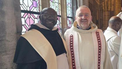 <p>Gemeinsam mit Dechant Claude Theiss besuchte Pater Badi die Lütticher Kathedrale.</p>