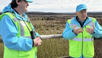 <p>Die Rentner Vincent Hames aus Bleyberg (links) und Fernand Kluser aus Kelmis sind seit 1,5 Jahren als Stewards im Hohen Venn im Einsatz.</p>