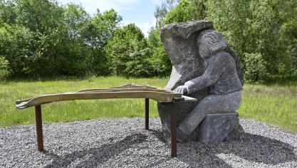 <p>13 Skulpturen säumen den Wanderweg.</p>