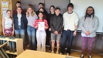 <p>5. Jahr Bischöfliche Schule Büllingen mit Koordinator Ilias Dannemark (r.)</p>