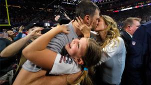 <p>Tom Brady mit Tochter Vivian und Frau Gisele Bündchen.</p>