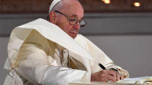 <p>Papst Franziskus hat bei seinem historischen Besuch in den Vereinigten Arabischen Emiraten von allen Religionen mehr Einsatz gegen Kriege und Ungleichheit gefordert.</p>