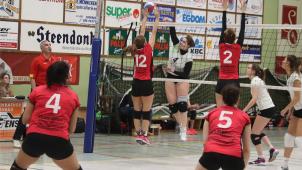 <p>Der Kelmiser Block, hier Melissa Sterck (12), hatte am Sonntag einen sehr schweren Stand.</p>