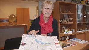 <p>Martha Limburg im Bütgenbacher Tourist-Info-Büro: „Um die Besucherströme rund um den See besser zu kanalisieren, muss die Gästeinfrastruktur verbessert werden“, ist die neue Tourismusschöffin überzeugt.</p>