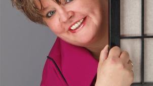 <p>Frau Kühne ist von Karnevalsbühnen bekannt. Im Juni kommt sie mit ihrem eigenen Kabarett-Programm.</p>