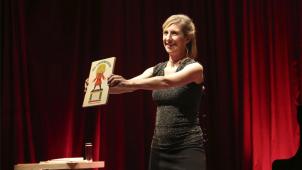 <p>Die Musikkabarettistin Sarah Hakenberg begeisterte bei ihrem Gastspiel in Eupen.</p>