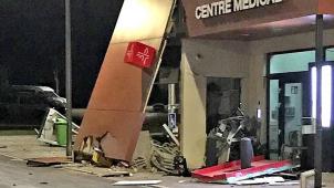 <p>Der Geldautomat wurde durch die Wucht der Explosion aus der Verankerung gerissen.</p>