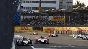 <p>Foto-Finale in Mexiko: Lucas di Grassi (Audi) gewinnt ganz knapp vor Pascal Wehrlein (Mahindra).</p>