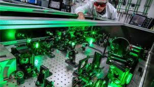 <p>Die Höchstleistungslaser erzeugen unvorstellbar kurze Laserpulse.</p>