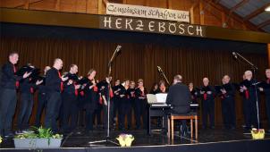 <p>Der Kgl. Kirchenchor St. Cäcilia feirte gleichzeitig mit dem Brigittenfest sein 144. Stiftungsfest und präsentierte ein buntes Programm, vom afrikanischen Volkslied „Zangalewa“ bis zum Babysitter-Boogie.</p>