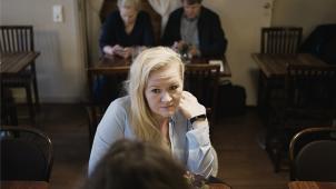<p>Lotta Backlund, TV-Produzentin und Mutter einer neunjährigen Tochter, sitzt im Café „Engel“ und spricht über Europa.</p>