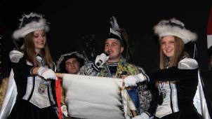 <p>IMG_3056 neue Prinz Nicola 1 Keller mit Page Vanessa und Lea</p>