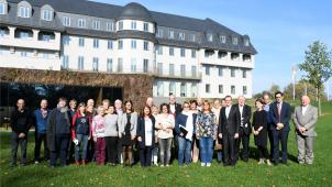 <p>Nach dem ersten Bürgerdialog zum Thema Kinderbetreuung hatten Politiker und Bürger Ende Oktober 2018 im Parlament der DG ein Fazit gezogen und nach vorne geblickt (Bild). Jetzt soll ein solcher Bürgerdialog zu einem dauerhaften Prozess werden.</p>
