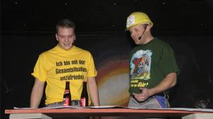 <p>Roman Baures und Frederik Keller, zwei dorfbekannte Maurer, tischten den Schönbergern einiges auf.</p>