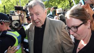 <p>Immer noch beteuert der australische Kardinal Pell seine Unschuld. Trotzdem ist die einstige Nummer drei des Vatikans nun hinter Gittern.</p>