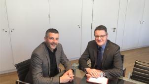 <p>Pascal Arimont (l.) beim Arbeitsgespräch mit Städteregionsrat Dr. Tim Grüttemeier.</p>