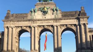 <p>Die Reise führt u.a. zu einem der großen Wahrzeichen Brüssels, dem Cinquantenaire.</p>