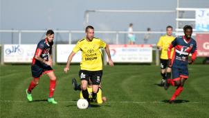 <p>Sébastien Aritz (Mitte) besorgte im Hinspiel das 2:0.</p>