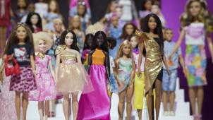 <p>Von ihrem Image als westliche Blondine mit ausschließlich langen Beinen, Wespentaille und prallem Busen hat sich die wohl berühmteste Puppe der Welt, die am 9. März ihren 60 Geburtstag feiert, verabschiedet.</p>