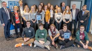 <p>Auch Jugendliche aus Ostbelgien nehmen an dem Projekt teil: Celeste Faymonville aus Kelmis (oberste Reihe, 1.v.l.), Mick Hohn aus Raeren (vorderste Reihe, 3.v.l.) und Noah Pfeiffer aus Büllingen (vorderste Reihe, 2.v.l.)</p>