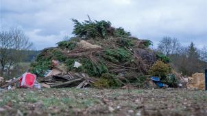 <p>Die Breitfelder Burg brannte pünktlich um 19.30 Uhr.</p>