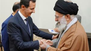 <p>Dieses Bild zeigt Baschar al-Assad (l.), Präsident von Syrien, mit Ajatollah Ali Chamenei, Oberster Führer des Iran. Acht Jahre nach dem Beginn des Bürgerkriegs in Syrien kann Machthaber Assad auf eine Rückkehr in die internationale Gemeinschaft hoffen. Doch die Opposition warnt.</p>
