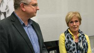 <p>ZVS-Präsident Jens Giesdorf zeigte sich beehrt, die Werke von Claudine Mertens im Museum präsentieren zu können.</p>